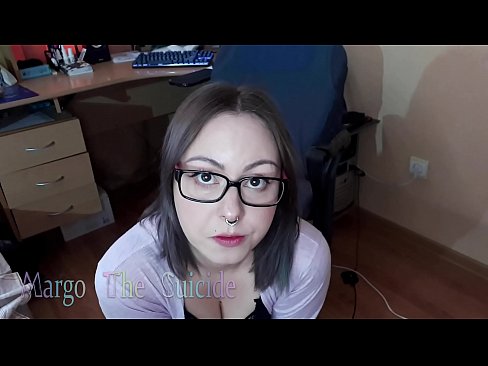 ❤️ Nwatakịrị nwanyị sexy nwere ugegbe na-eme Dildo nke ukwuu na igwefoto ❌ Mmekọahụ ❤